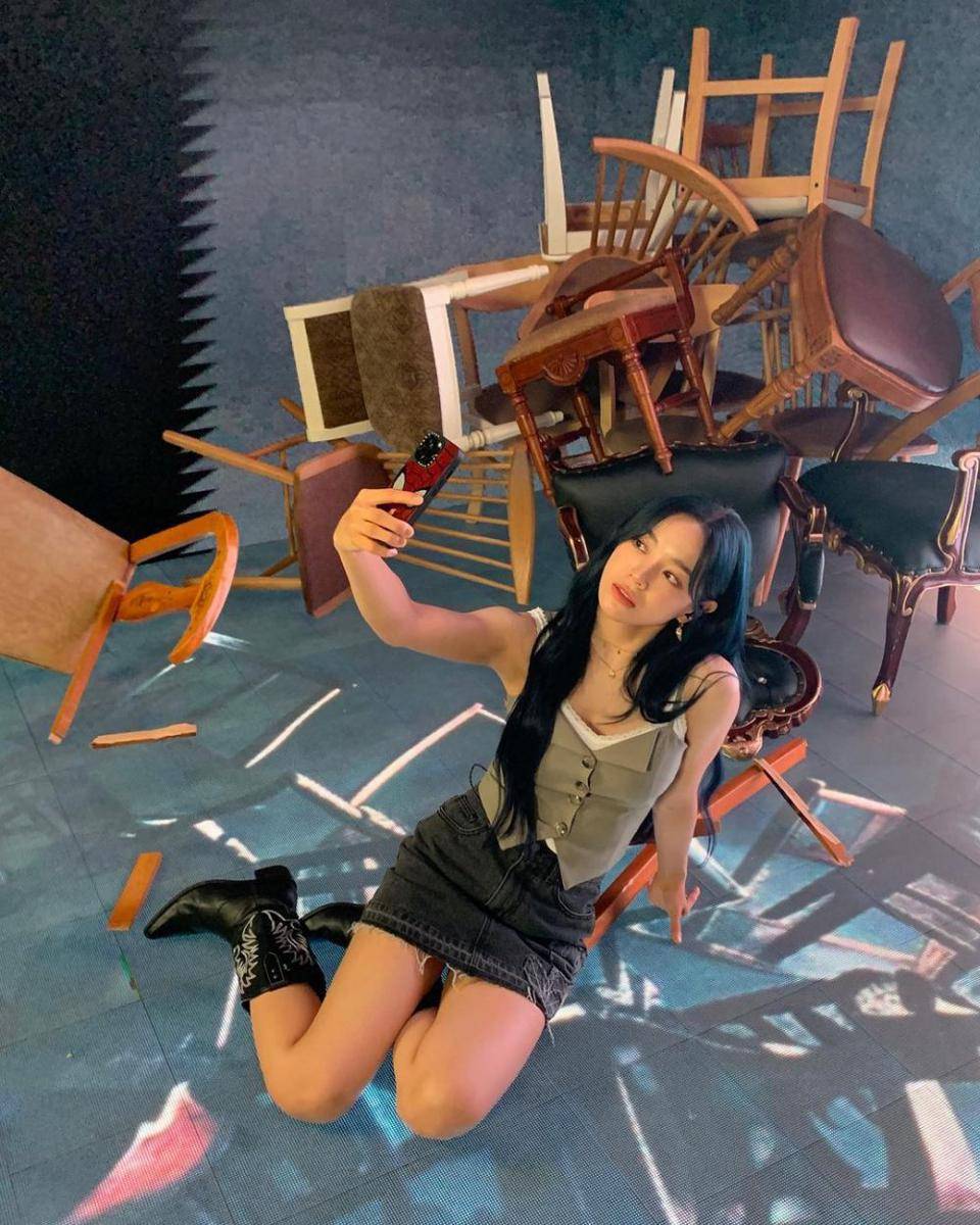 Kim Sejeong (instagram.com/clean_0828)