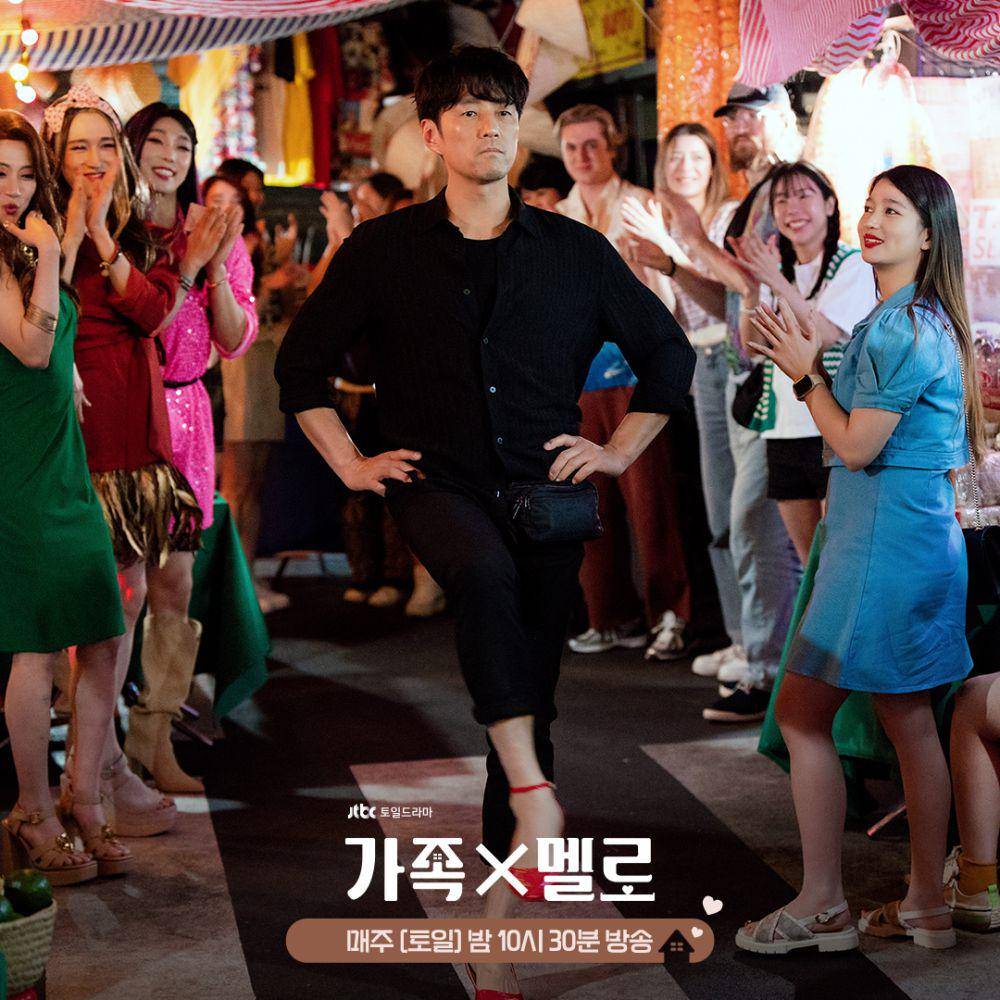 Byeon Mu Jin jadi model high heels (instagram.com/jtbcdrama)