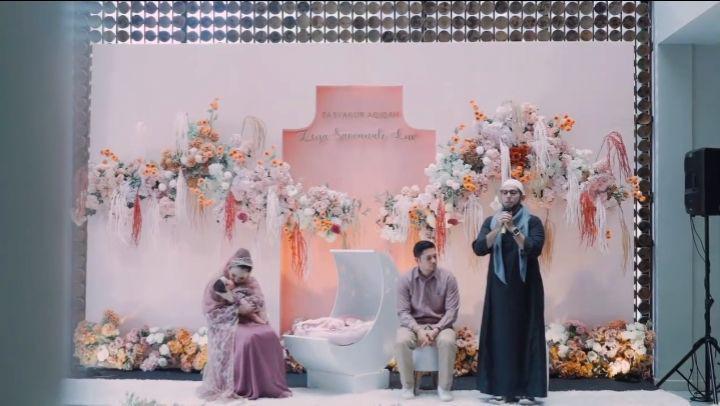8 Potret Tasyakuran Akikah Baby Zeya Anak Tengku Dewi Putri, Penuh Bahagia
