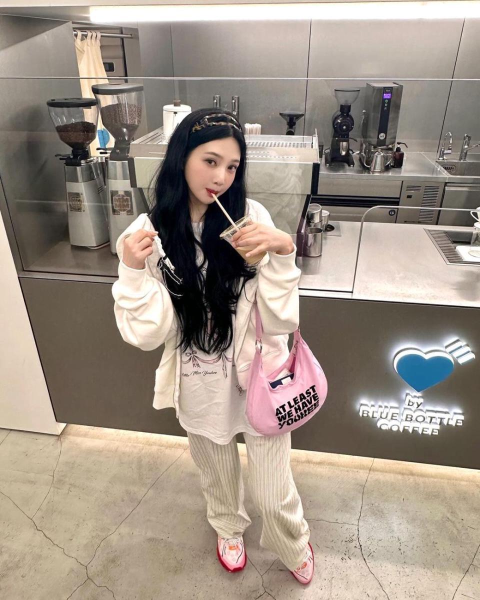 style kalem ala Joy Red Velvet (instagram.com/@_imyour_joy)
