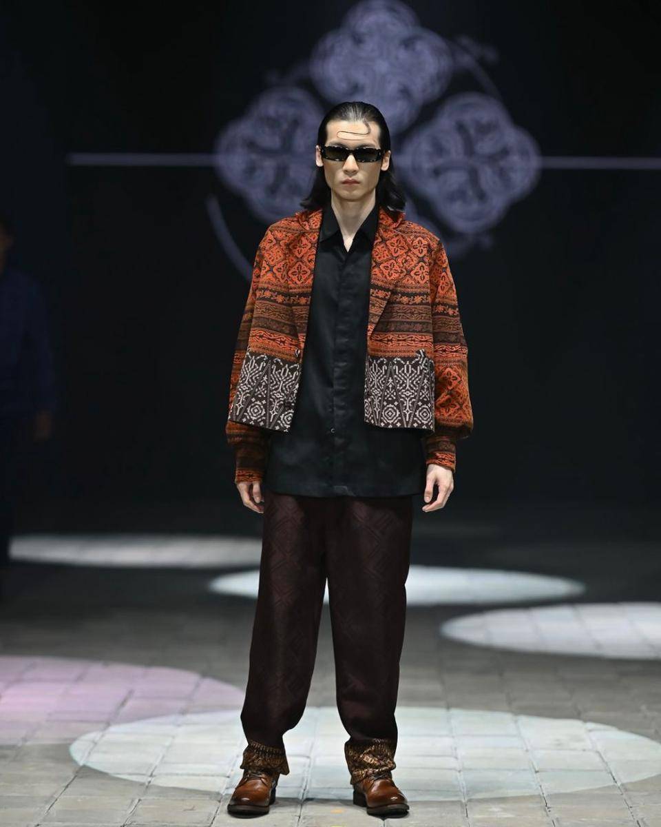 Parang Kencana di Plaza Indonesia Men's Fashion Week (instagram.com/plazaindonesia)