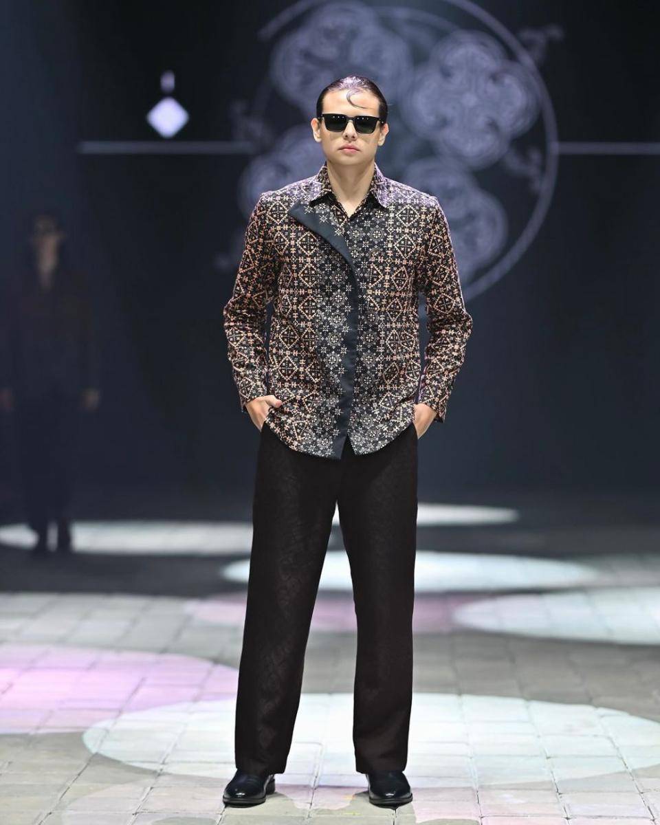 Parang Kencana di Plaza Indonesia Men's Fashion Week (instagram.com/plazaindonesia)