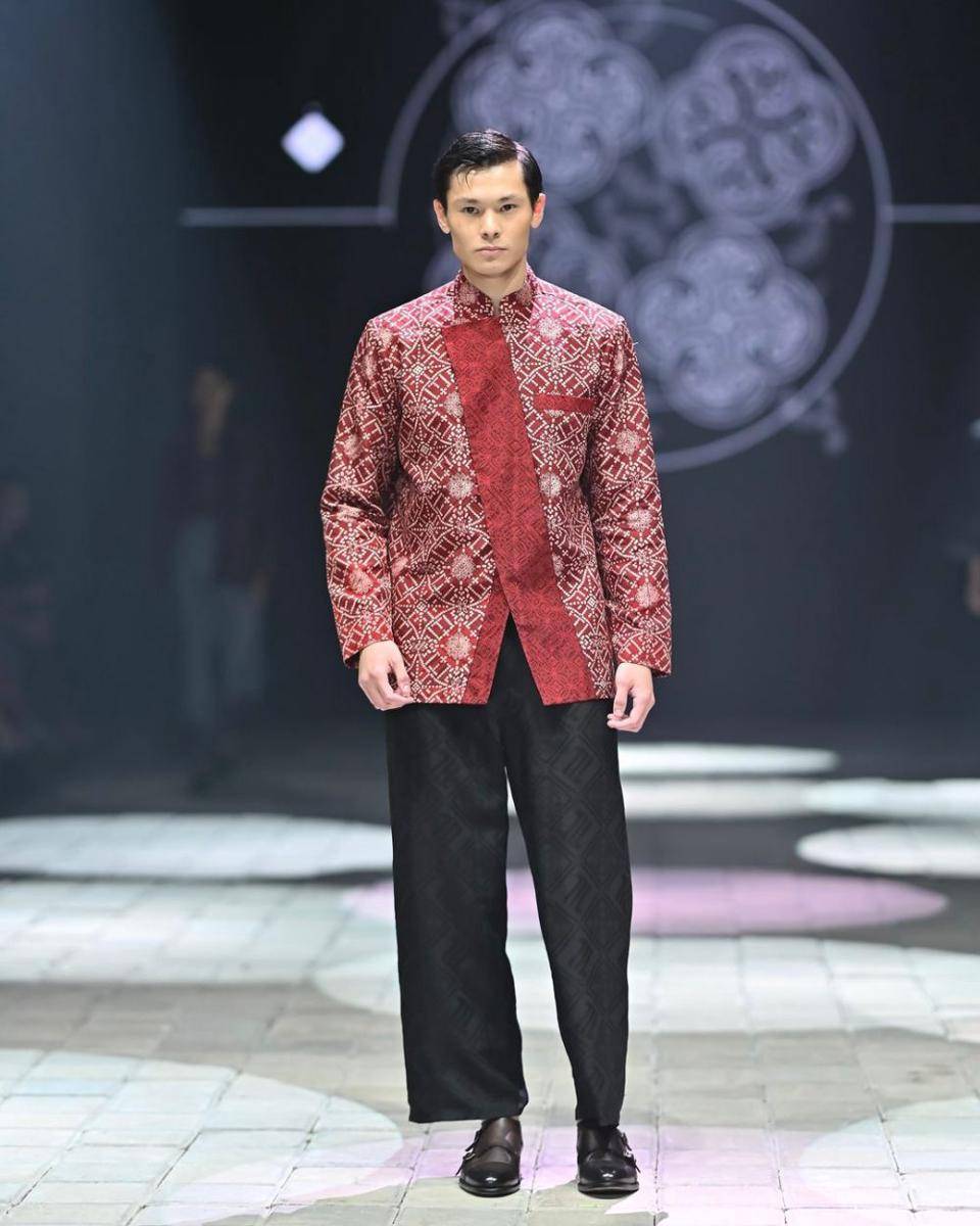 Parang Kencana di Plaza Indonesia Men's Fashion Week (instagram.com/plazaindonesia)