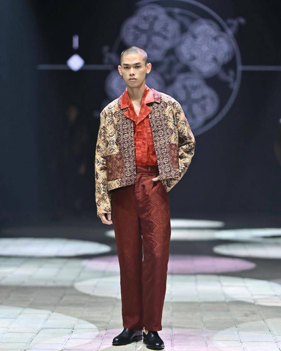 Parang Kencana di Plaza Indonesia Men's Fashion Week (instagram.com/plazaindonesia)