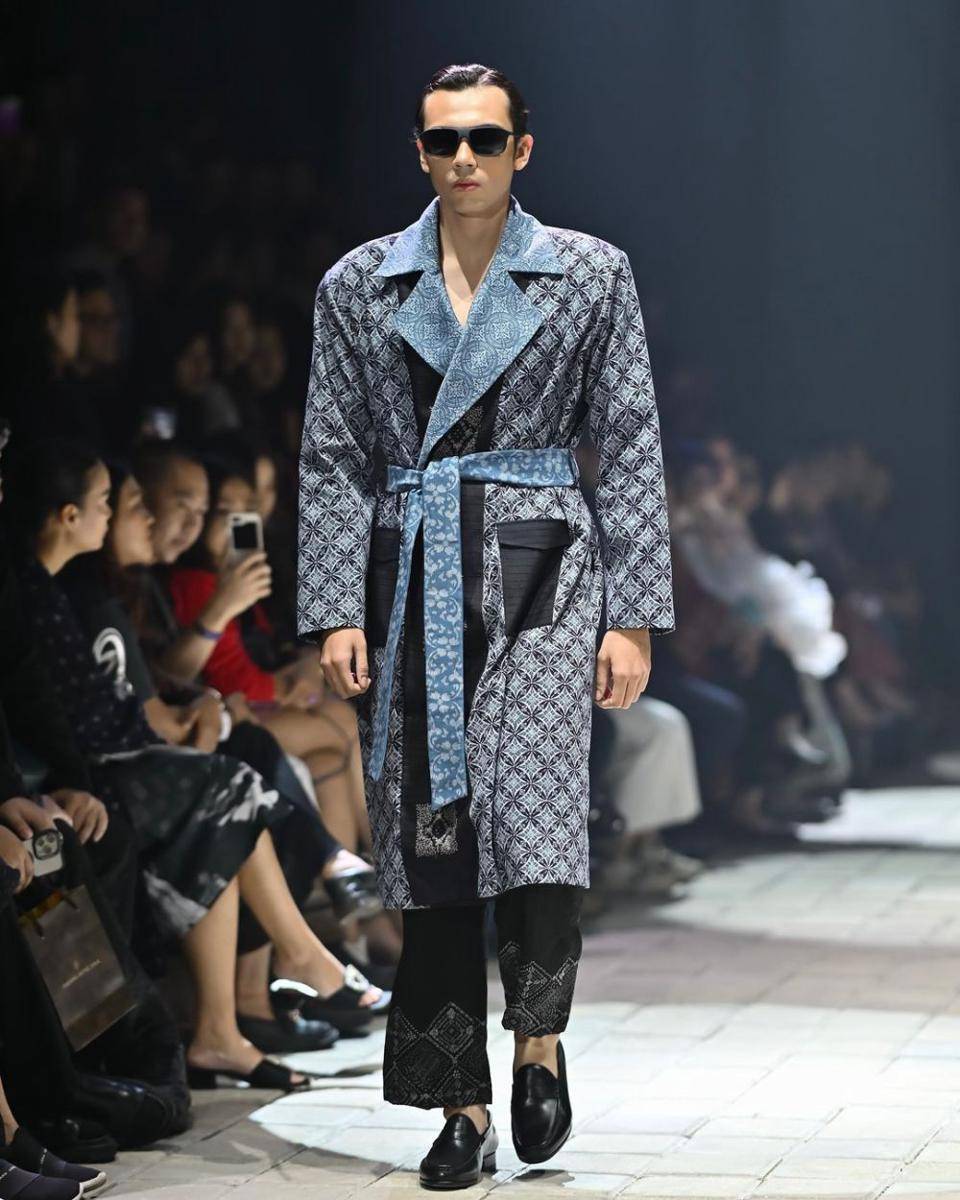 Parang Kencana di Plaza Indonesia Men's Fashion Week (instagram.com/plazaindonesia)