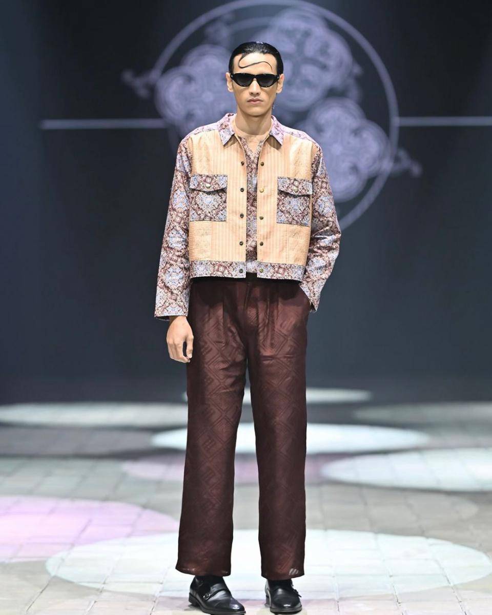 Parang Kencana di Plaza Indonesia Men's Fashion Week (instagram.com/plazaindonesia)