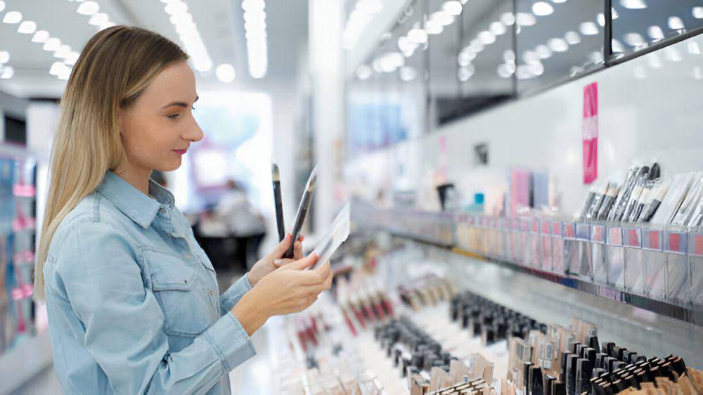 Ilustrasi memilih kosmetik. (istockphoto.com/Viktoria Korobova)