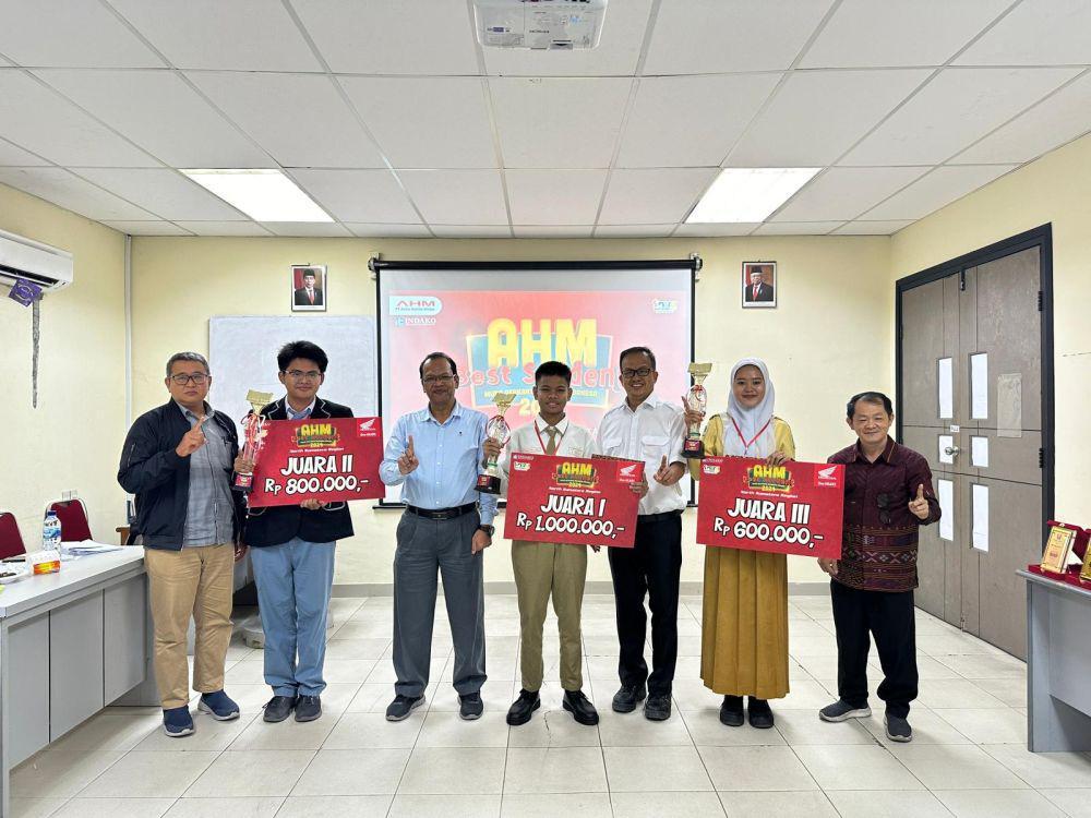 Habibi Siswa SMA CT Foundation Juara AHM Best Student Sumut