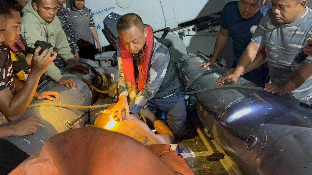 Sebuah kapal nelayan terbakar di perairan Muara Pegah, Kutai Kartanegara, Kalimantan Timur, mengakibatkan satu orang meninggal dunia, sementara tiga lainnya berhasil diselamatkan, Senin (9/9/2024). Foto screen shoot istimewa