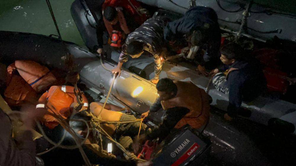 Sebuah kapal nelayan terbakar di perairan Muara Pegah, Kutai Kartanegara, Kalimantan Timur, mengakibatkan satu orang meninggal dunia, sementara tiga lainnya berhasil diselamatkan, Senin (9/9/2024). Foto screen shoot istimewa