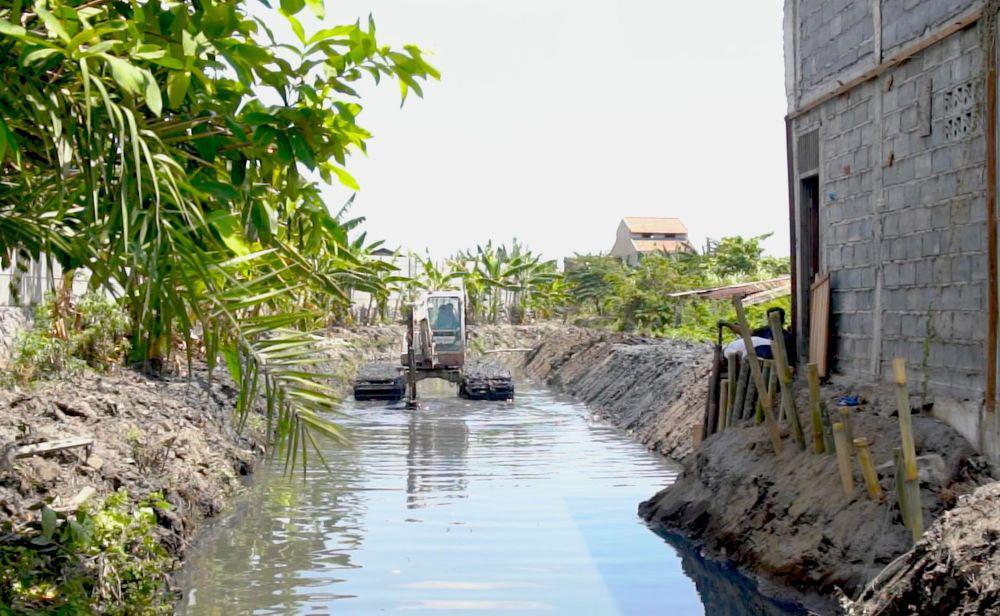 Pengerukan sedimen di anak Kali Sringin, Kecamatan Genuk, Kota Semarang dikebut jelang hadapi musim hujan. (dok. DPU Kota Semarang)