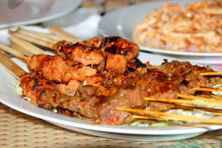 [QUIZ] Dari Caramu Makan Sate, Kami Tahu Sifat Aslimu Lho!