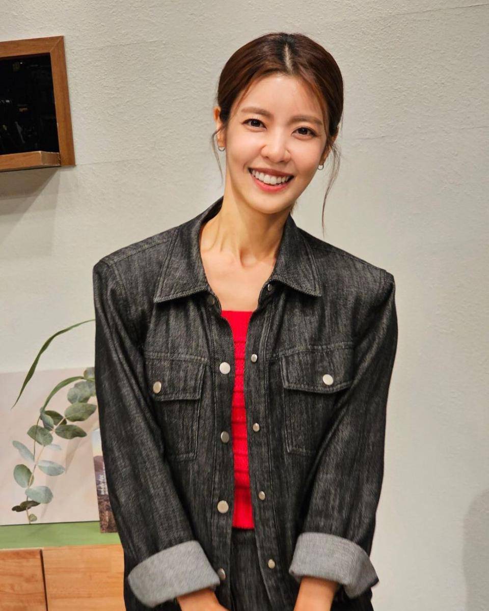 Lee Yoon Ji (instagram.com/namooactors)