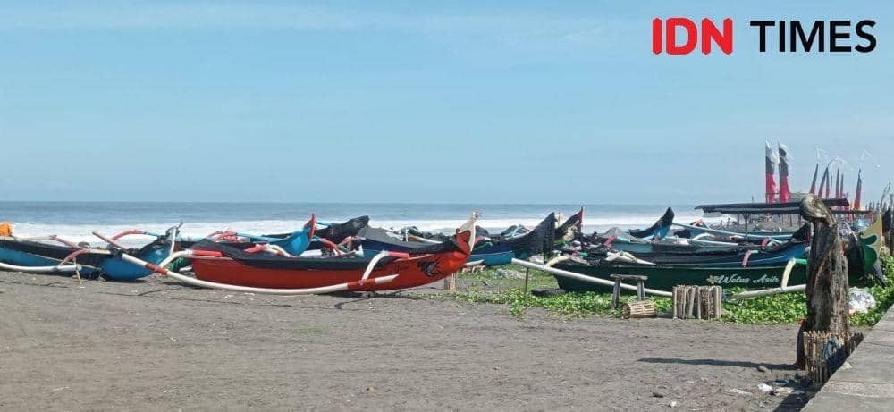 Nelayan Tabanan Dapat Bantuan Jukung Hingga Mesin Tempel