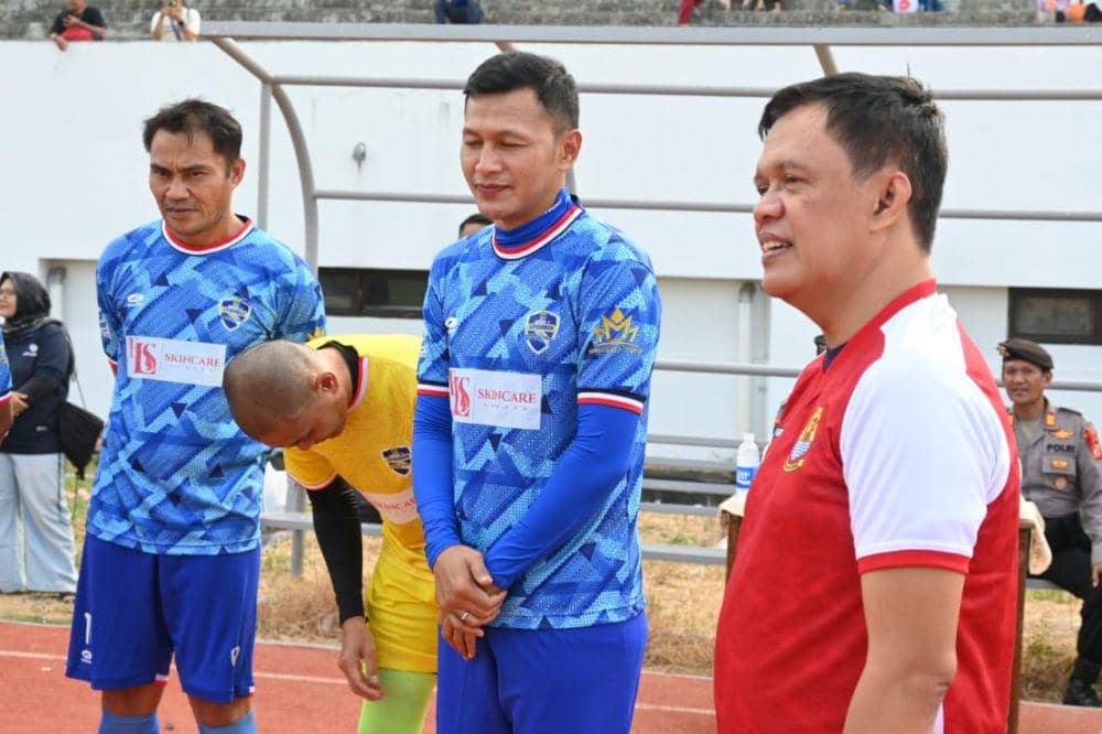 Mantan penyerang Persib, Zaenal Arief (tengah) (IDN Times/Hakim Baihaqi)