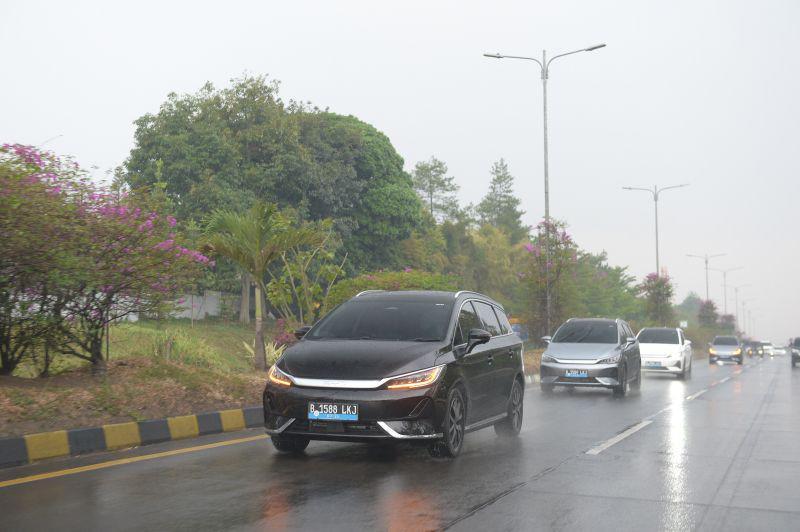 Menjajal Bandung-Lembang dengan BYD M6, Mobil Keluarga Modern