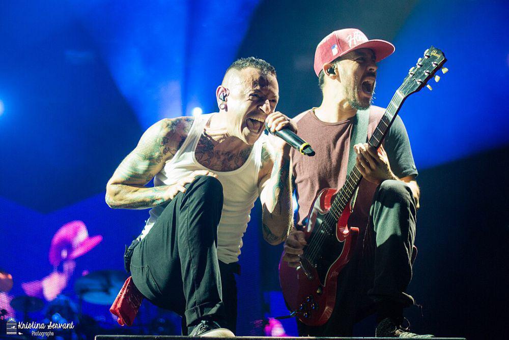 Chester Bennington dan Mike Shinoda (Kristina Servant, CC BY 2.0, via Wikimedia Commons)