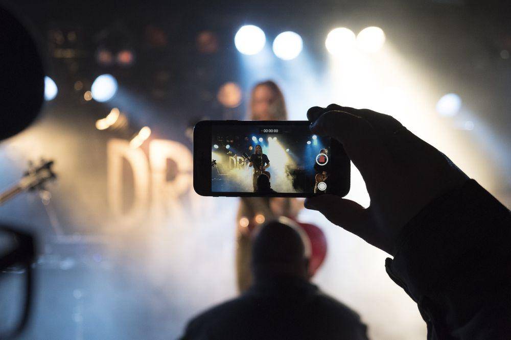 Ilustrasi nonton konser (pixabay.com/fredrikwandem)