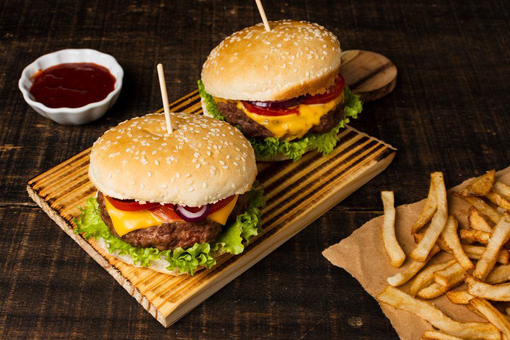 ilustrasi bekal dari burger (freepik.com/freepik)