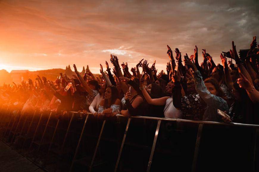 Ilustrasi nonton konser (unsplash.com/mathurinnapolymatnapo)