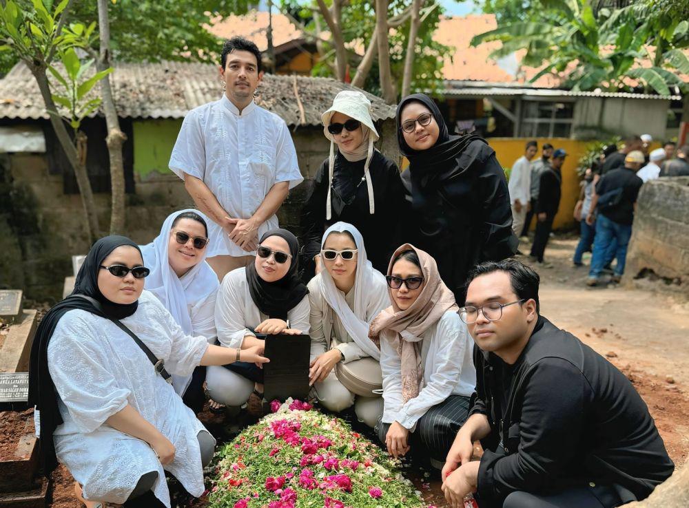 Hesti Purwadinata dan manajer (Instagram.com/hestipurwadinata)
