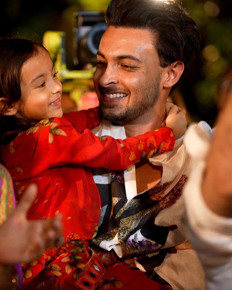 Aayush Sharma dan putrinya (instagram.com/aaysharma)