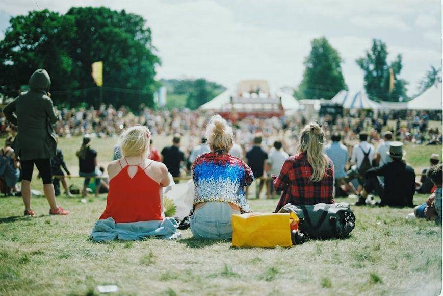 Ilustrasi nonton konser (unsplash.com/aranxaesteve)