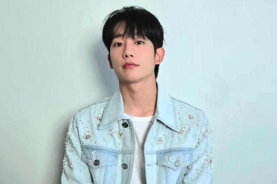 Jung Hae In (instagram.com/holyhaein)