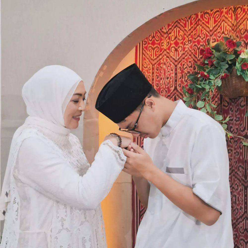 potret Angelina Sondakh dan buah hati (instagram.com/angelinasondakh09)