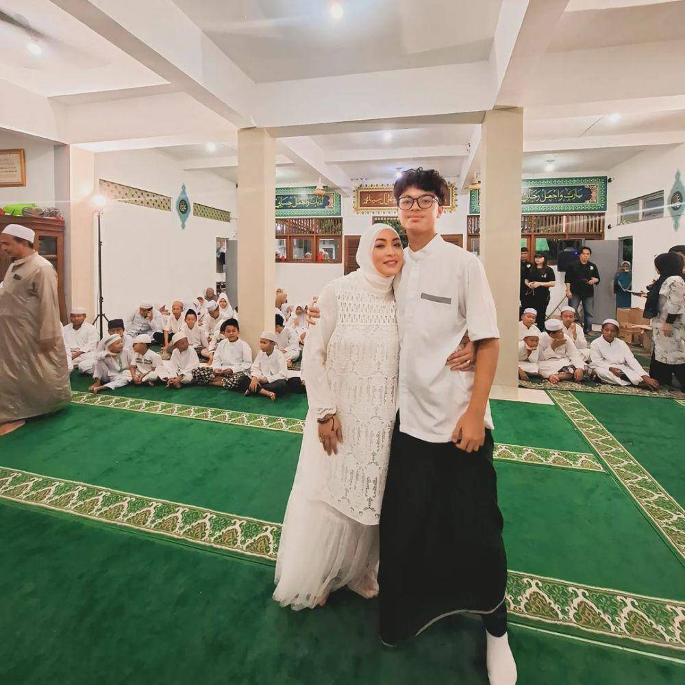 potret Angelina Sondakh dan buah hati (instagram.com/angelinasondakh09)