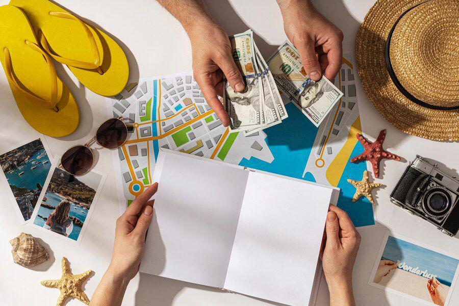 ilustrasi menentukan rincian biaya untuk traveling (freepik.com/freepik)