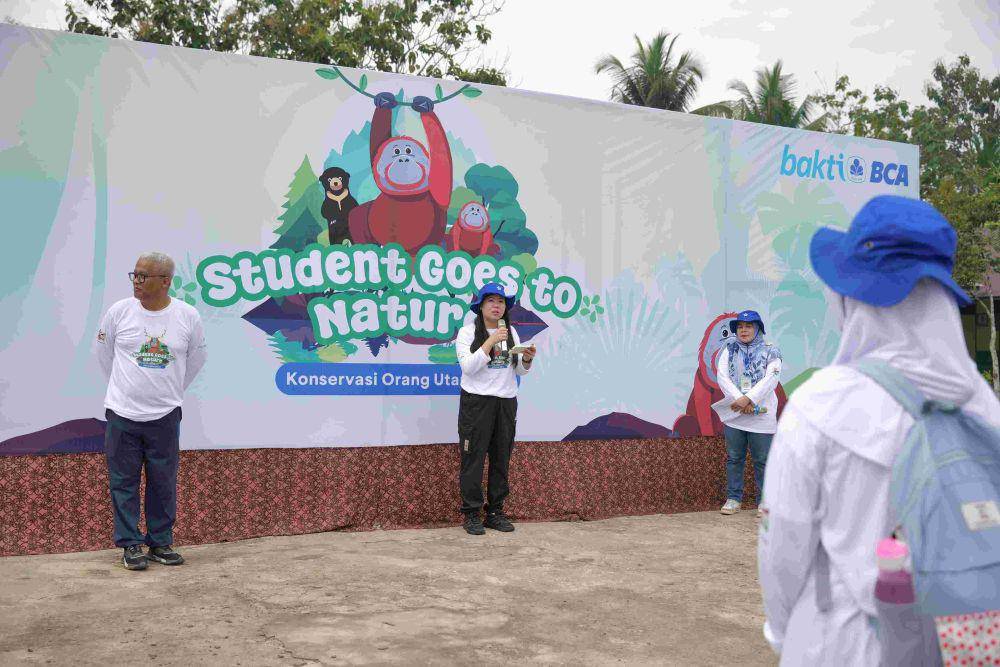 Sebanyak 200 siswa berpartisipasi dalam kegiatan "Student Goes to Nature," hasil kerja sama antara BCA dan Borneo Orangutan Survival Foundation (BOSF). Foto istimewa