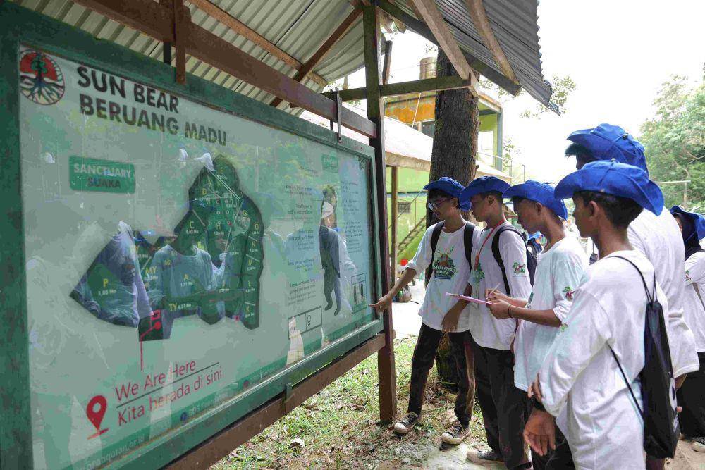 Sebanyak 200 siswa berpartisipasi dalam kegiatan "Student Goes to Nature," hasil kerja sama antara BCA dan Borneo Orangutan Survival Foundation (BOSF). Foto istimewa