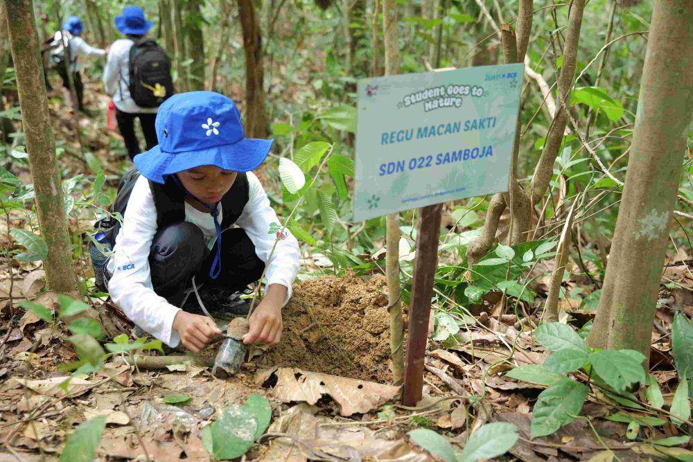 Sebanyak 200 siswa berpartisipasi dalam kegiatan "Student Goes to Nature," hasil kerja sama antara BCA dan Borneo Orangutan Survival Foundation (BOSF). Foto istimewa