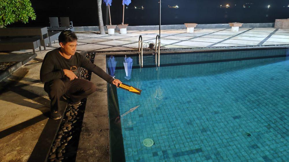 WNA India ditemukan tewas di dasar kolam renang hotel di Karangasem. (Dok. IDN Times/istimewa)