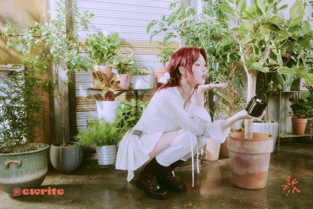 potret Yerin di mini album Rewrite (instagram.com/yerin.billent)