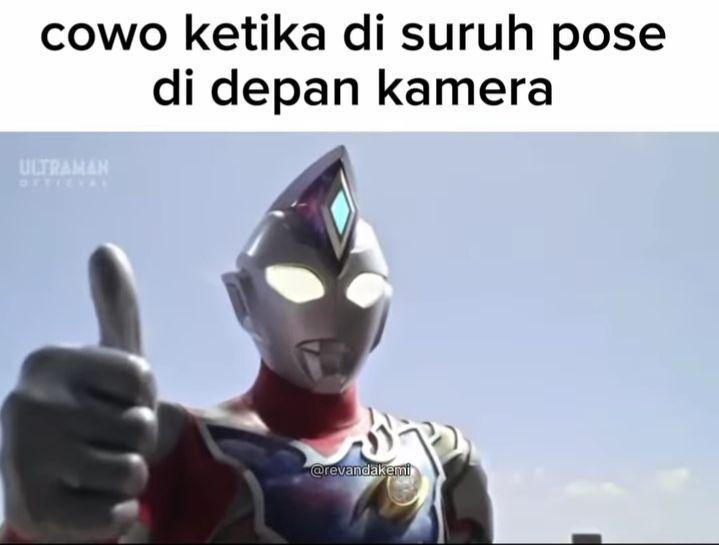 meme cowok saat foto (instagram.com/javanese.shitposting.meme)