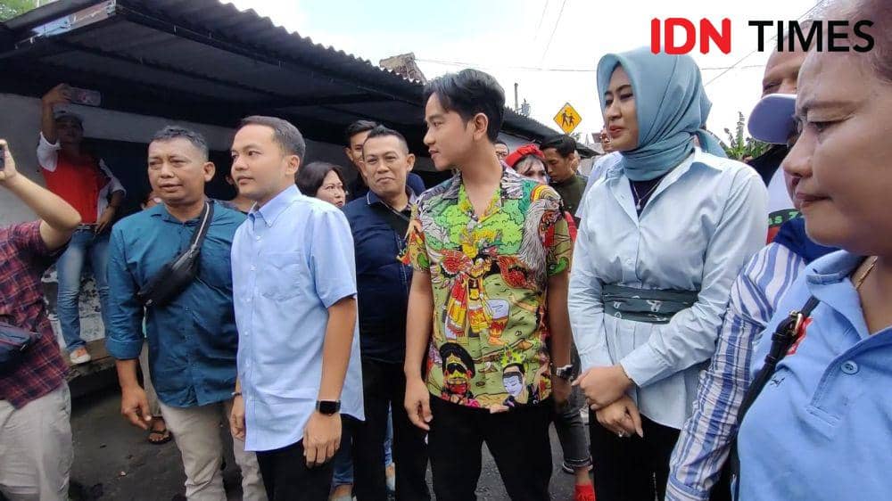 Kembali Blusukan di Solo, Gibran Endorse Paslon Respati Astrid
