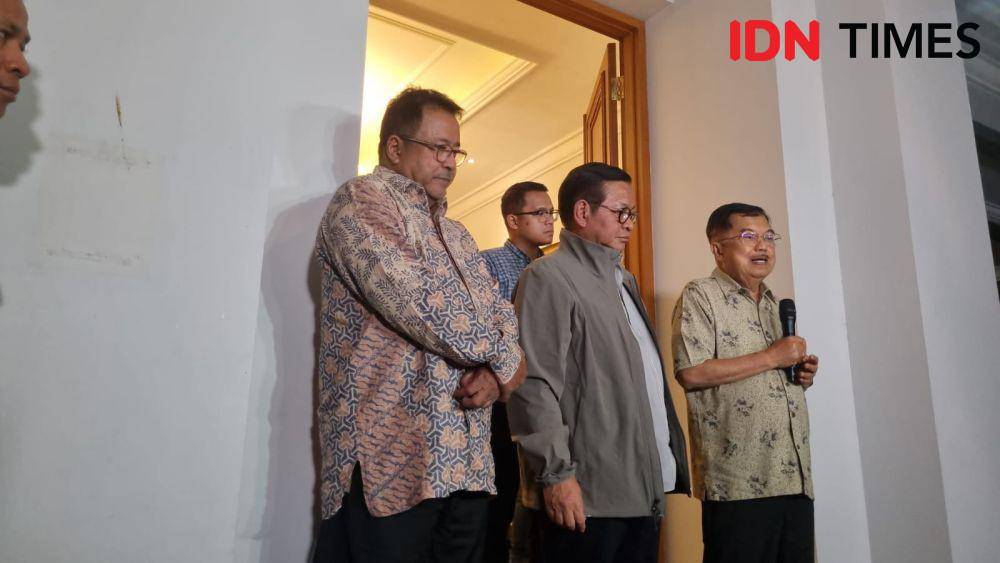Jusuf Kalla menerima Pramono Anung dan Rano Karno di kediamannya, Senin (9/9/2024) (IDN Times/Ilman Nafi'an)