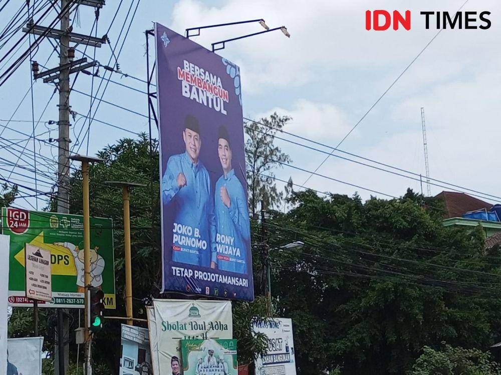 Baliho bapaslon cabup-cawabup Bantul, Joko Purnomo-Rony Wijaya.(IDN Times/Daruwaskita)