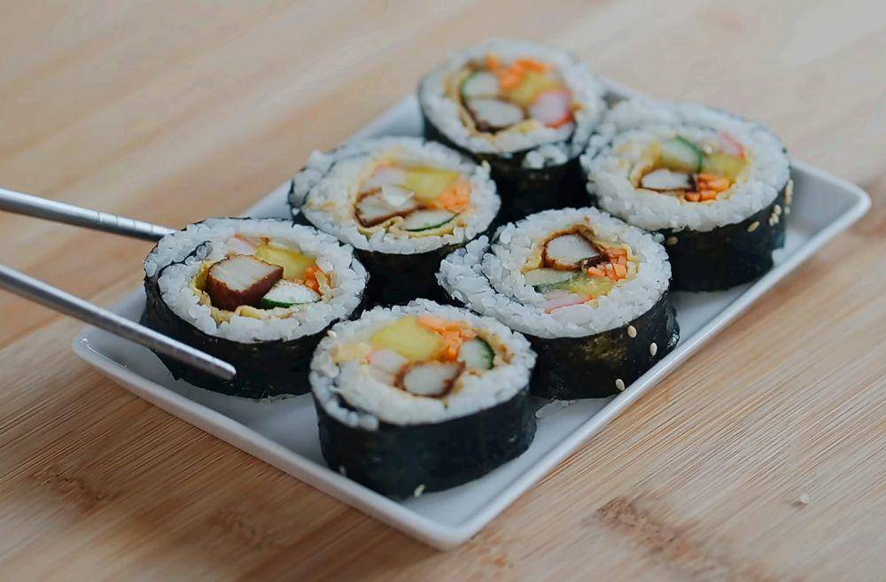 ilustrasi gimbap simpel ala rumahan (YouTube.com/Luvita Ho)