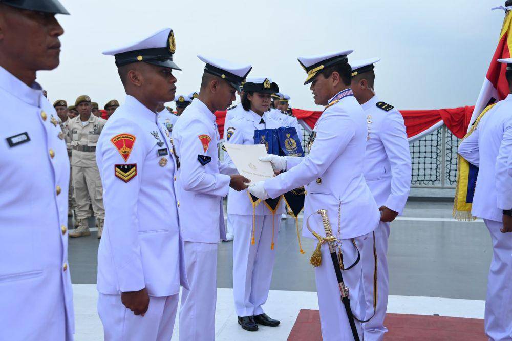 TNI Angkatan Laut memperingati puncak HUT ke-79 di perairan Teluk Jakarta pada Selasa, 10 September 2024. (Dokumentasi TNI AL)