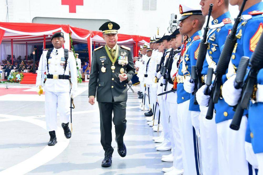 TNI Angkatan Laut memperingati puncak HUT ke-79 di perairan Teluk Jakarta pada Selasa, 10 September 2024. (Dokumentasi Dinas Penerangan TNI AL)