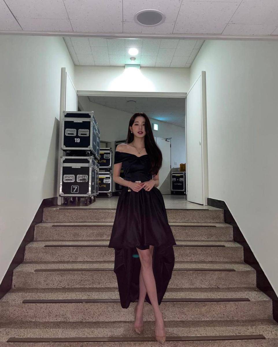 referensi dress pesta ala Wonyoung IVE (instagram.com/for_everyoung10)