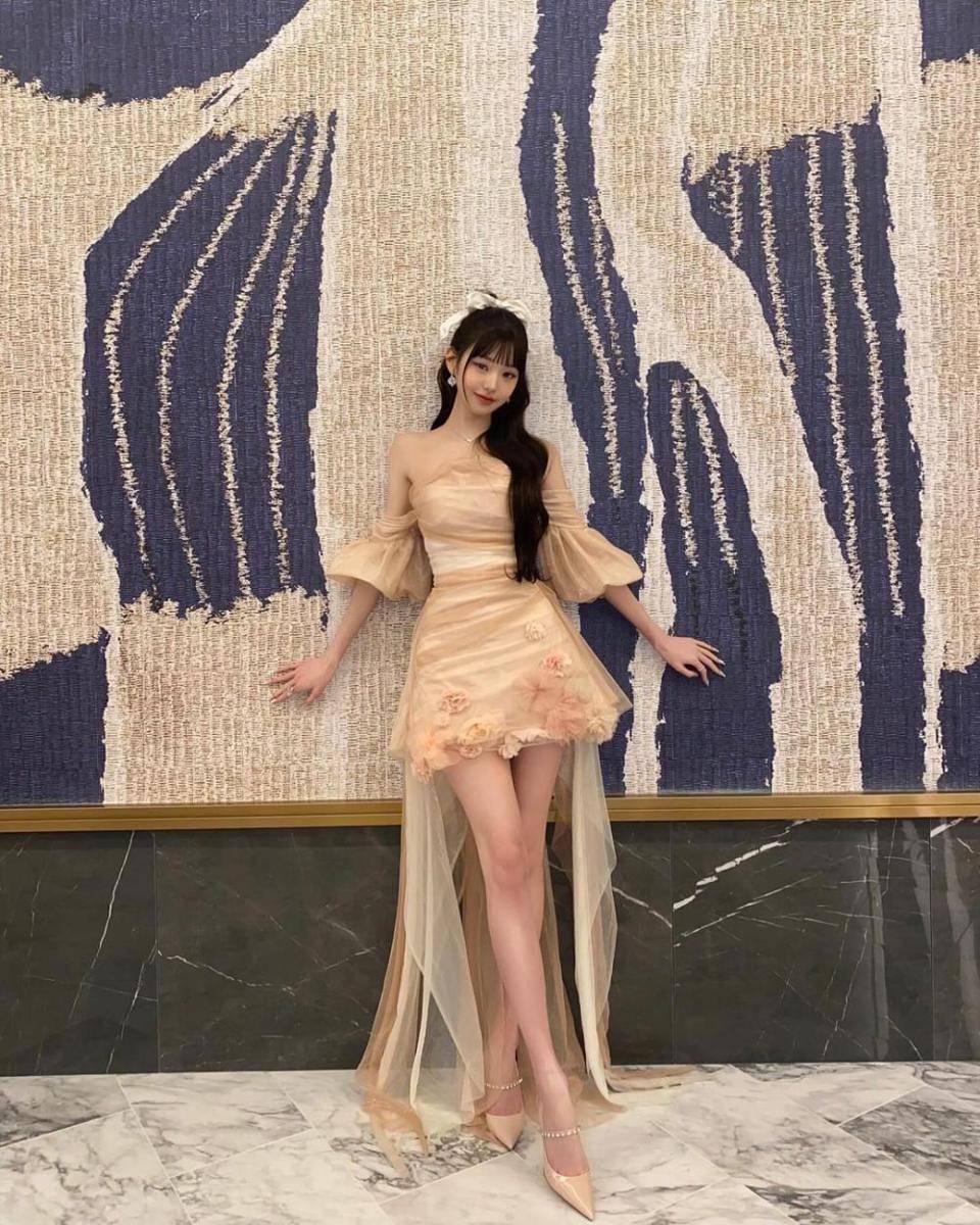referensi dress pesta ala Wonyoung IVE (instagram.com/for_everyoung10)