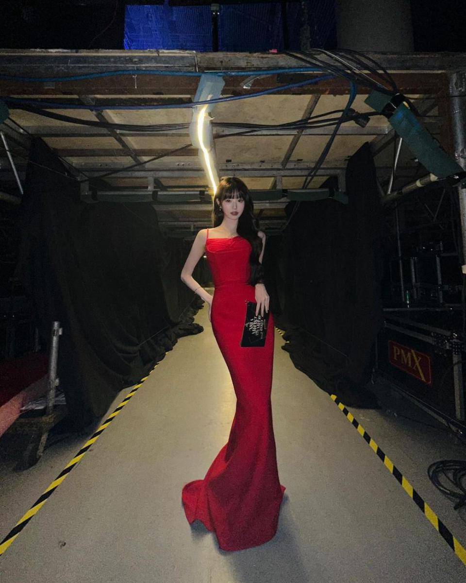 referensi dress pesta ala Wonyoung IVE (instagram.com/for_everyoung10)