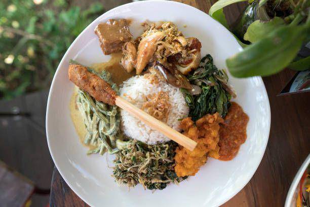 Ilustrasi nasi ayam betutu. https://www.istockphoto.com/Alsonl