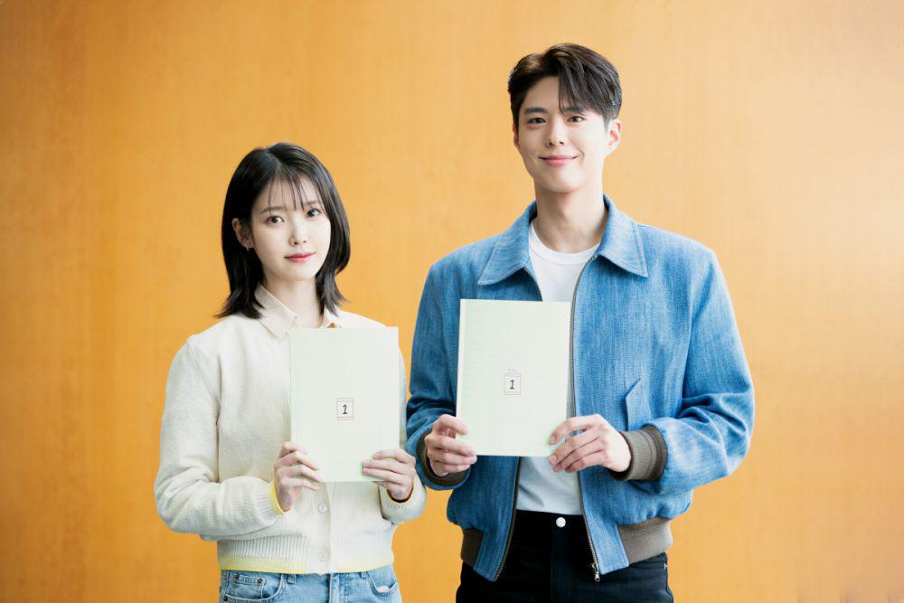 IU dan Park Bo Gum (dok. Netflix/When Life Gives You Tangerines”)