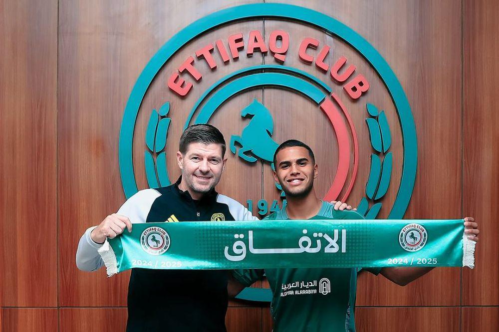 Joao Costa (kanan) (instagram.com/(ettifaq, joaocosta, dan stevengerrard)