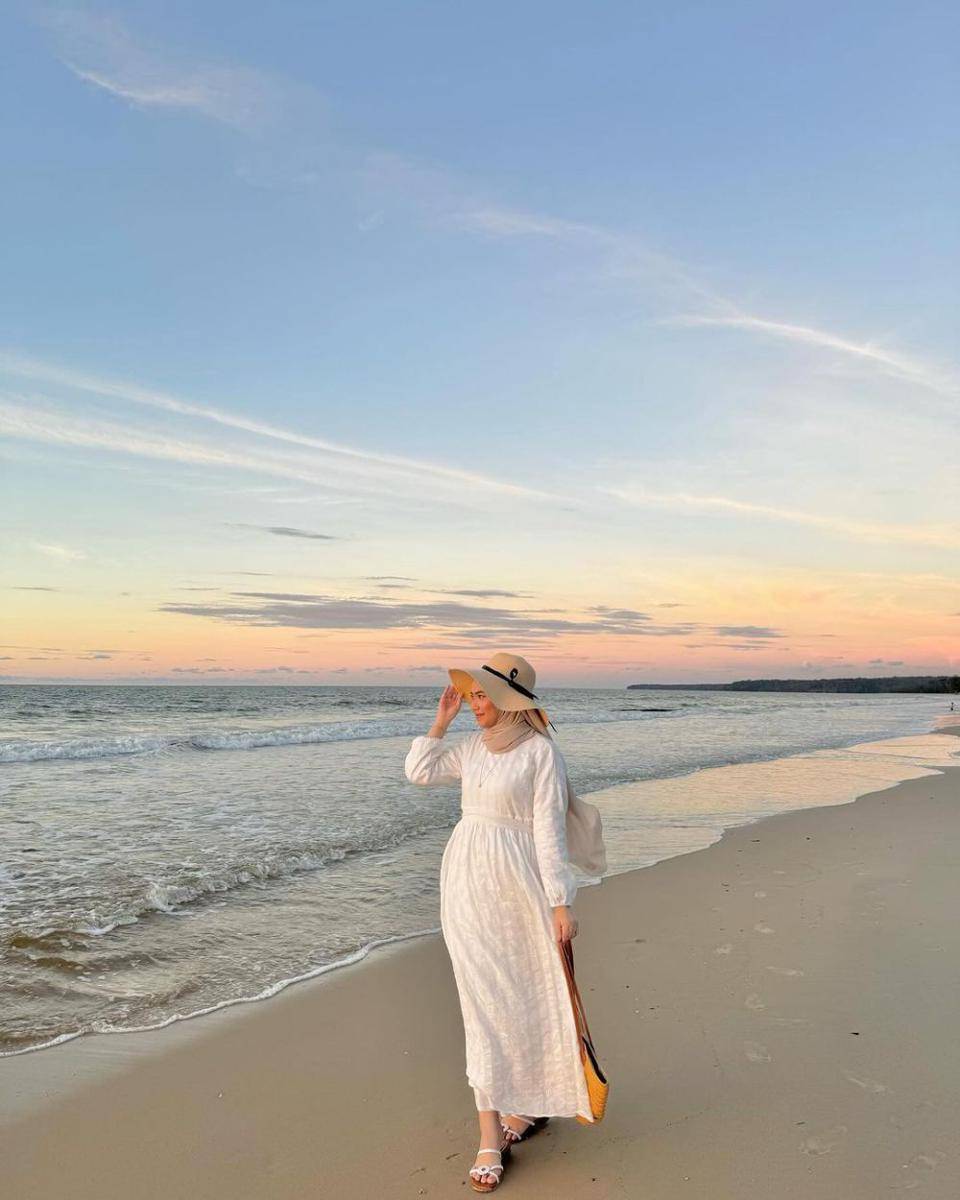 OOTD hijab ke pantai anti gerah yang kekinian dan gampang disontek (instagram.com/ijatisshi)
